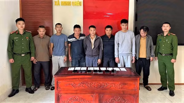 Các đối tượng bị lực lượng chức năng bắt giữ. (Ảnh: CÔNG AN NGHỆ AN)