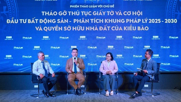 Các diễn giả chia sẻ tại tọa đàm. 