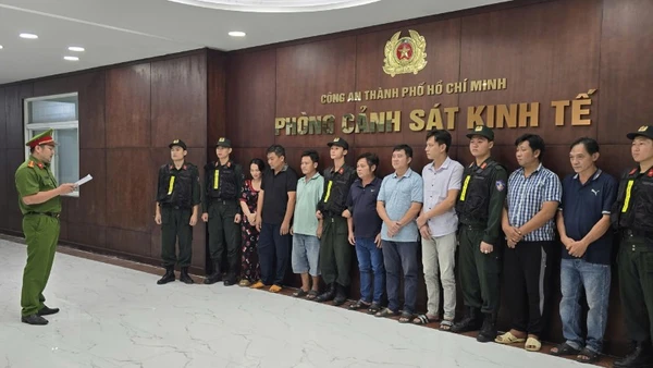 Các bị can tại cơ quan chức năng. (Ảnh: Công an cung cấp)