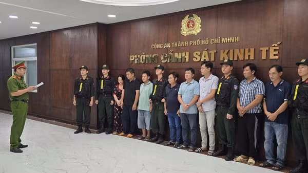 Các bị can tại cơ quan chức năng. (Ảnh: Công an cung cấp)