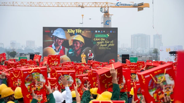 Xây Tết tổ chức trên toàn quốc nhằm tri ân các đóng góp thầm lặng của hơn 33.000 lao động. (Ảnh: Việt Hà)