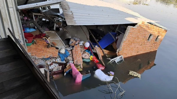 Hiện trường vụ sập nhà. 