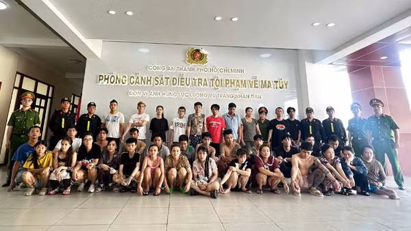 Các đối tượng tại cơ quan chức năng.