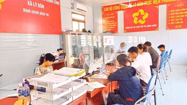 Ứng dụng trí tuệ nhân tạo (AI) giúp cán bộ, công chức xã Lý Bôn, tỉnh Cao Bằng nâng cao chất lượng và hiệu quả giải quyết công việc phục vụ người dân.
