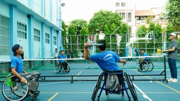 Các vận động viên người khuyết tật thi đấu tại Giải "Pickleball vì cộng đồng" tại Thành phố Hồ Chí Minh. (Ảnh: PLO)