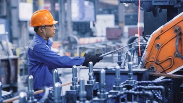 Hoạt động sản xuất tại Công ty TNHH thép Hòa Phát, khu công nghiệp Phố Nối A, tỉnh Hưng Yên.