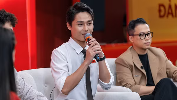 Nhạc sĩ, ca sĩ Tăng Duy Tân chia sẻ tại Tọa đàm. (Ảnh: Ban tổ chức)