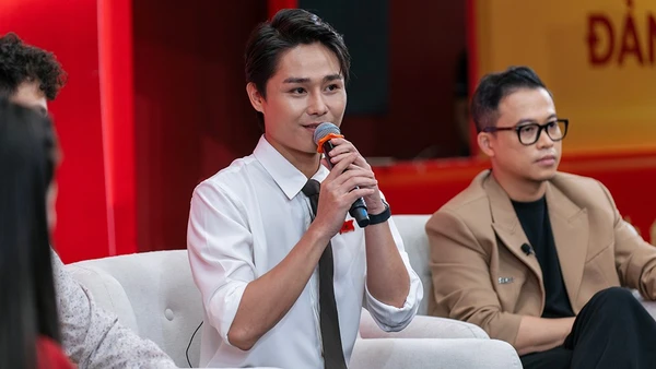 Nhạc sĩ, ca sĩ Tăng Duy Tân chia sẻ tại Tọa đàm. (Ảnh: Ban tổ chức)