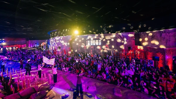 “Ước gì triển lãm kéo dài thêm nhiều ngày nữa để chúng mình được đi thêm nhiều lần, học thêm nhiều điều nữa” là chia sẻ chung của nhiều bạn trẻ sau khi tham quan triển lãm “95 năm Cờ Đảng soi đường”.