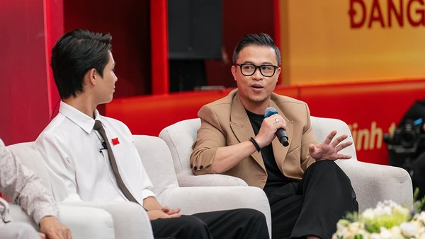 Đạo diễn Đặng Lê Minh Trí trò chuyện về công nghiệp văn hóa tại tọa đàm do Báo Nhân Dân tổ chức.