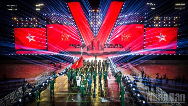 Chương trình nghệ thuật chính luận “Tổ quốc trong tim” của Báo Nhân Dân.