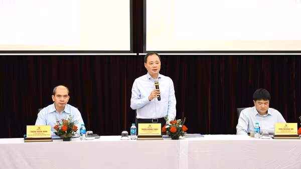 Giáo sư, Tiến sĩ Trần Hồng Thái, Ủy viên Trung ương Đảng, Chủ tịch Viện Hàn lâm Khoa học và Công nghệ Việt Nam, Phó Trưởng Ban Chính sách chiến lược Trung ương phát biểu tại hội nghị. (Ảnh: Xuân Kỳ)