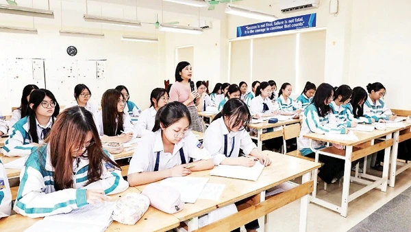 Giờ ôn tập của học sinh Trường THPT chuyên Lương Văn Tụy (tỉnh Ninh Bình).