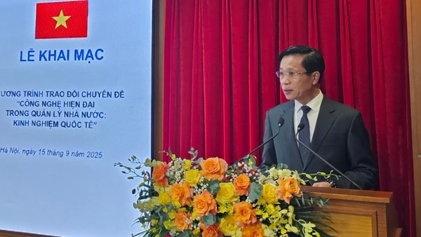 Đồng chí Hoàng Phúc Lâm, Phó Giám đốc Học viện Chính trị quốc gia Hồ Chí Minh phát biểu khai mạc buổi Lễ. (Ảnh: Đặng Hiếu)