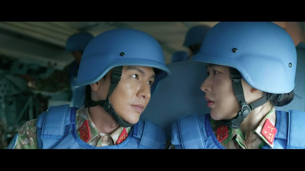 Steven Nguyễn và Minh Trang trong phim. (Ảnh: VFC)