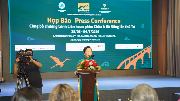 Tiến sĩ Ngô Phương Lan tại buổi họp báo công bố Liên hoan phim châu Á-Đà Nẵng 2026.