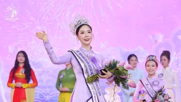 Thí sinh Phùng Thị Huyền My đăng quang trong đêm chung kết. (Ảnh: Ban tổ chức)