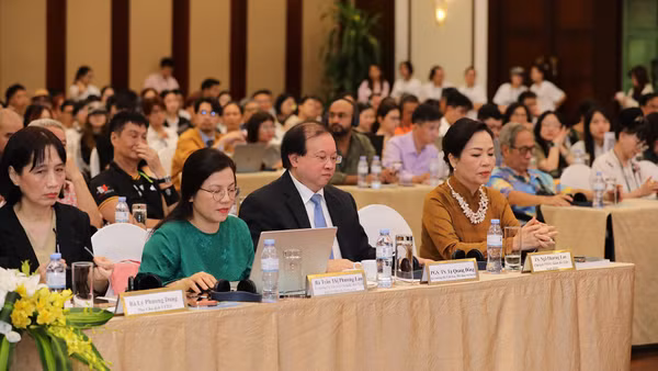 Các đại biểu tại hội thảo.