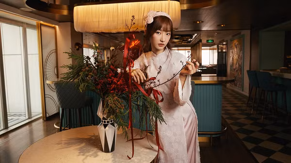 Idol Nation trong tà áo dài Việt. (Ảnh: NVCC)