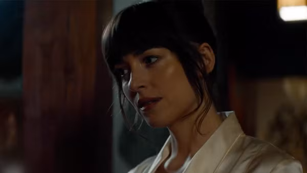 Nữ diễn viên Anne Hathaway trong phim. (Ảnh: Galaxy Studio)