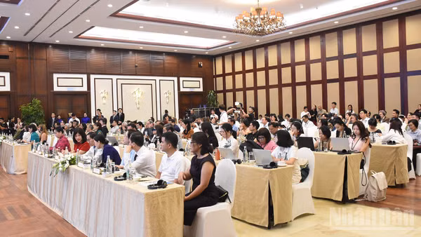 Buổi họp báo thu hút đông đảo báo giới, nghệ sĩ, nhà làm phim. (Ảnh: ANH ĐÀO)