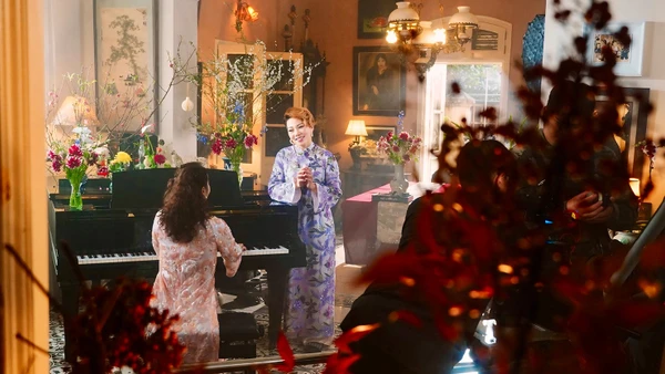 Hình ảnh trong MV “Hà Nội những sắc hoa mùa xuân”.