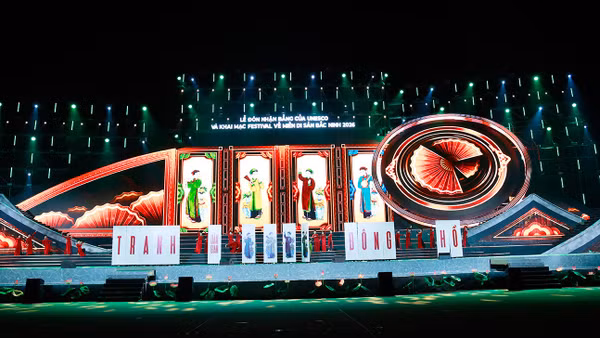 Phối cảnh sân khấu chương trình nghệ thuật "Tinh hoa di sản ngàn năm tỏa rạng".