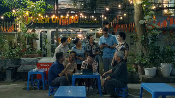 Cảnh trong phim "Dưới ô cửa sáng đèn". (Ảnh: VFC)