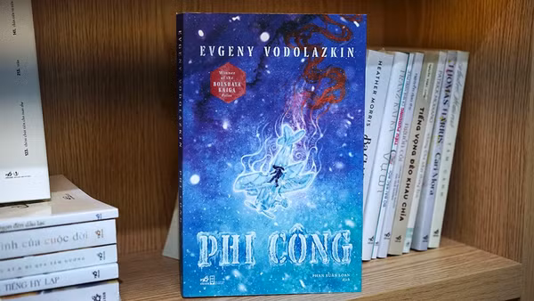 Tiểu thuyết “Phi công". (Ảnh: Nhã Nam)