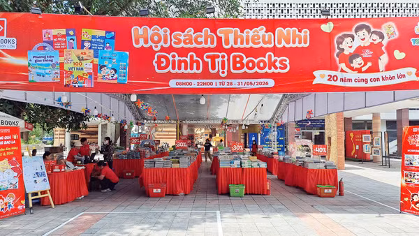 Hội sách mừng Ngày Quốc tế Thiếu nhi tại Cung Thiếu nhi Hà Nội.