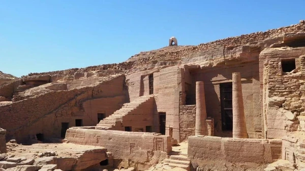 Phát hiện một nhóm lăng mộ đá có niên đại từ thời Cổ Vương quốc. (Nguồn: Shutterstock)