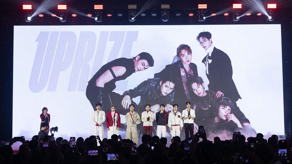 Nhóm nhạc nam UPRIZE ra mắt. (Ảnh: YeaH1)