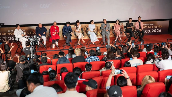 Đạo diễn Mai Tài Phến chia sẻ với khán giả về bộ phim trong một buổi giao lưu. (Ảnh: Nhà sản xuất cung cấp)