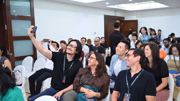Các nhà làm phim Việt Nam và quốc tế tại chương trình Vườn ươm dự án. 