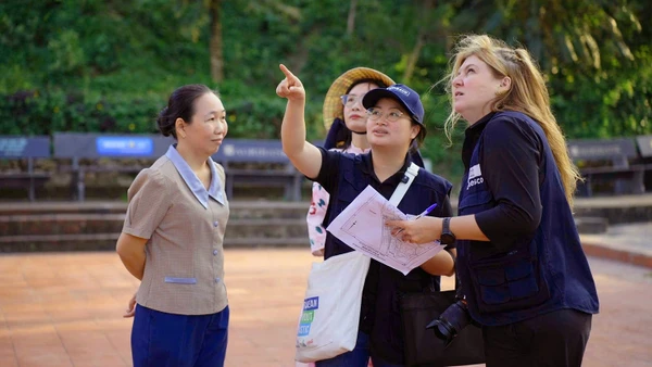 Đoàn công tác UNESCO khảo sát thực địa tại Tháp Nhạn, Tuy Hòa. (Ảnh: UNESCO)