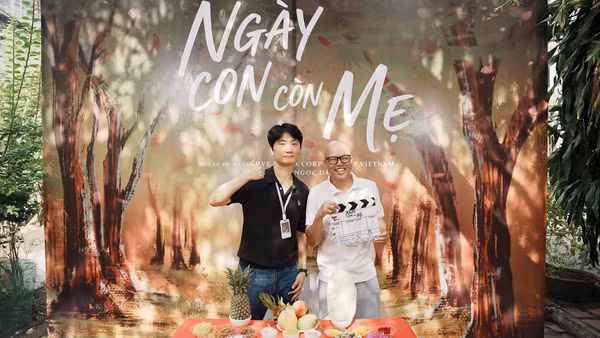 Giám đốc sản xuất Lee Jin Sung và đạo diễn Vũ Ngọc Đãng. (Ảnh: Galaxy Studio)
