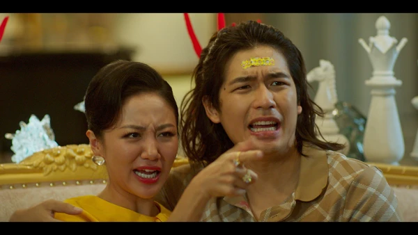 Văn Mai Hương và Quốc Anh trong phim.