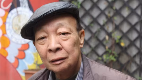 Nhà thơ Nguyễn Đức Mậu (Anh: Hoàng Thu Phố)