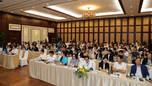 Đông đảo chuyên gia, nhà nghiên cứu, nhà làm phim đến dự hội thảo.