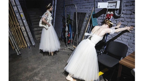 Các vũ công tập luyện cho vở diễn mới. Ảnh: REUTERS