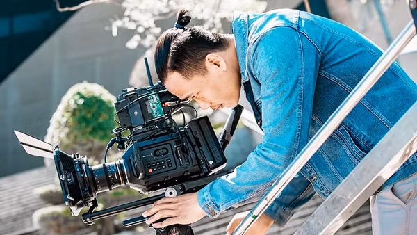 Đạo diễn Nguyễn Thành Paven trong một lần tác nghiệp.