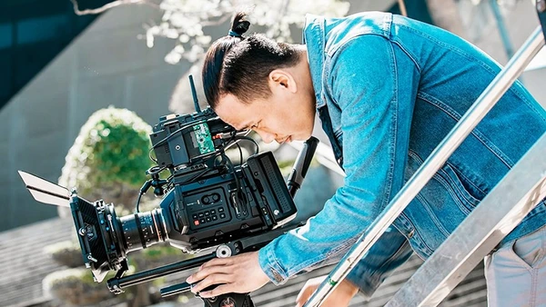 Đạo diễn Nguyễn Thành Paven trong một lần tác nghiệp.