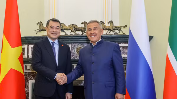 Thủ tướng Lê Minh Hưng và người đứng đầu Cộng hòa Tatarstan R.Minnikhanov. (Ảnh: NHẬT BẮC)