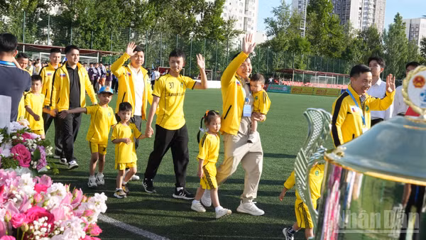 FC Sông Lam Nghệ An Moscow tham gia giải đấu. (Ảnh: THANH THỂ)