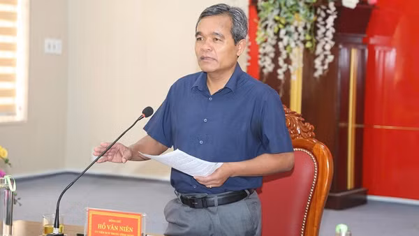 Đồng chí Hồ Văn Niên, Ủy viên Trung ương Đảng, Bí thư Tỉnh ủy Quảng Ngãi phát biểu kết luận buổi làm việc.