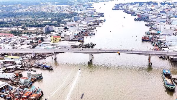 Một góc đô thị biển Sông Đốc hôm nay, là trung tâm kinh tế biển sôi động nhất vùng ven biển Cà Mau.