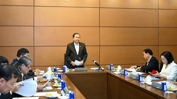 Chủ tịch Quốc hội Trần Thanh Mẫn chủ trì họp lãnh đạo Quốc hội với các Tiểu ban giúp việc Hội đồng Bầu cử quốc gia. (Ảnh: DUY LINH)