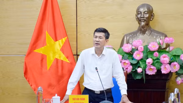 Đồng chí Thái Văn Thành, Phó Chủ tịch Ủy ban nhân dân tỉnh Nghệ An chủ trì cuộc họp. (Ảnh: PHAN QUỲNH)