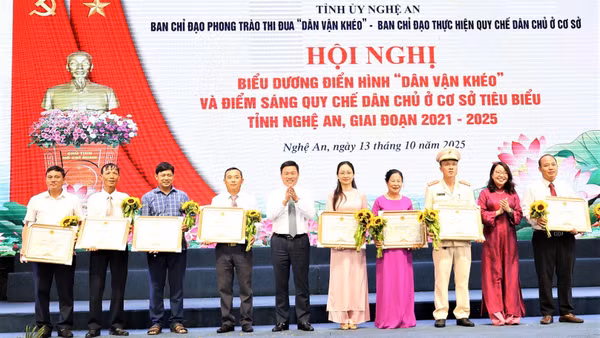 Tôn vinh, biểu dương 151 điển hình “Dân vận khéo” và điểm sáng Quy chế dân chủ ở cơ sở tiêu biểu tỉnh Nghệ An, giai đoạn 2021-2025. (Ảnh tư liệu)