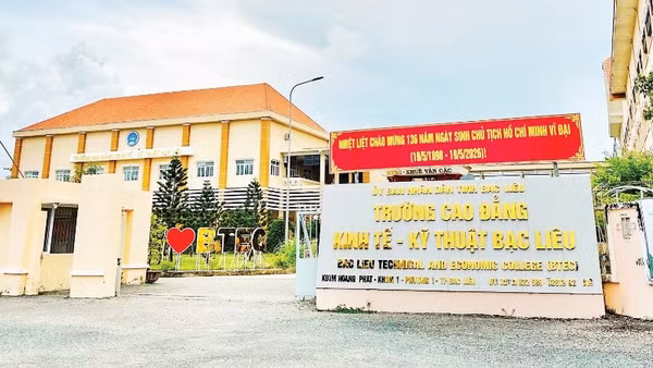 Trường cao đẳng Kinh tế-Kỹ thuật Bạc Liêu mới được đầu tư xây dựng 3 năm nay, kinh phí gần 100 tỷ đồng, nhưng “vắng bóng” sinh viên, lãng phí không nhỏ.